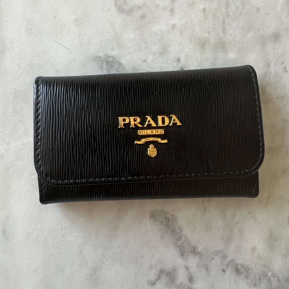 Authentic Prada Black Saffiano Leather Key holder that holds 5 keys